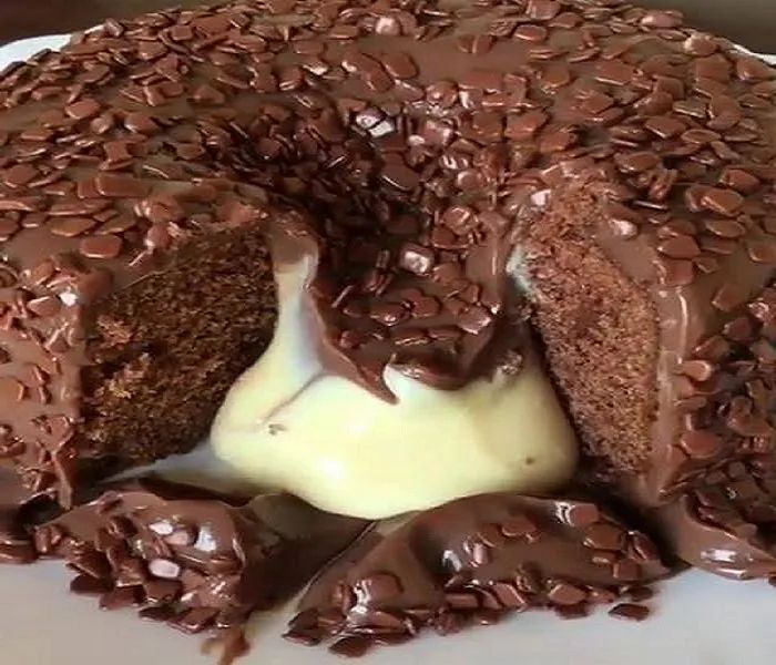 Bolo de Chocolate com Vulcão de Ninho