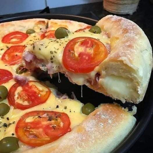 Pizza Caseira com Bordas Recheadas