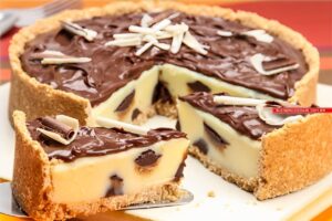 Torta de Leite Ninho com massa de biscoito de chocolate