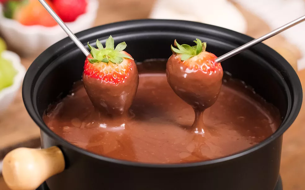 Como fazer fondue de chocolate