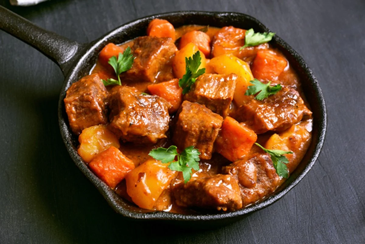 carne guisada com batatas