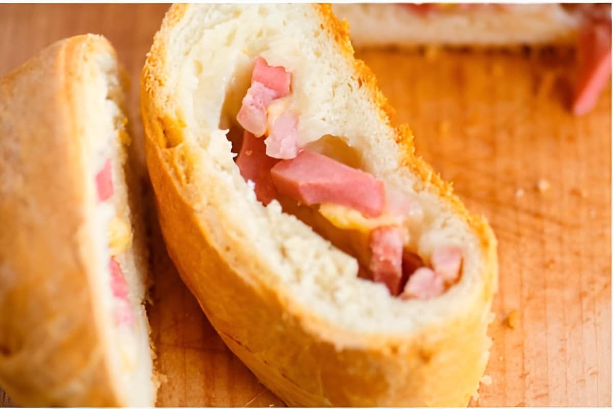 pão de batata recheado com mortadela