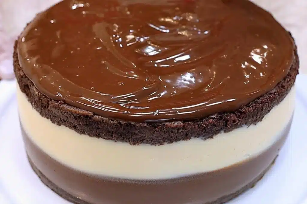 Bolo de chocolate trufado com cobertura de ganache