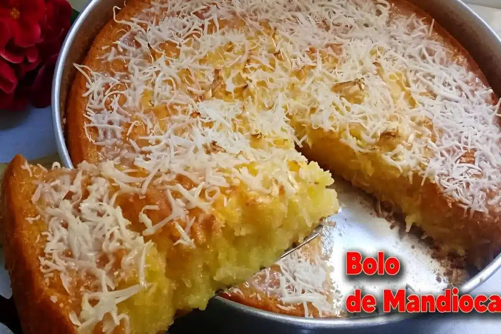 Bolo de mandioca com coco