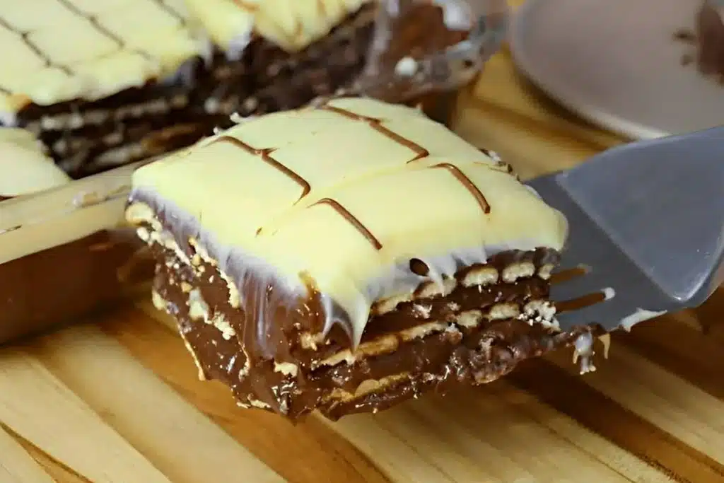 Pavê de chocolate com biscoito maisena