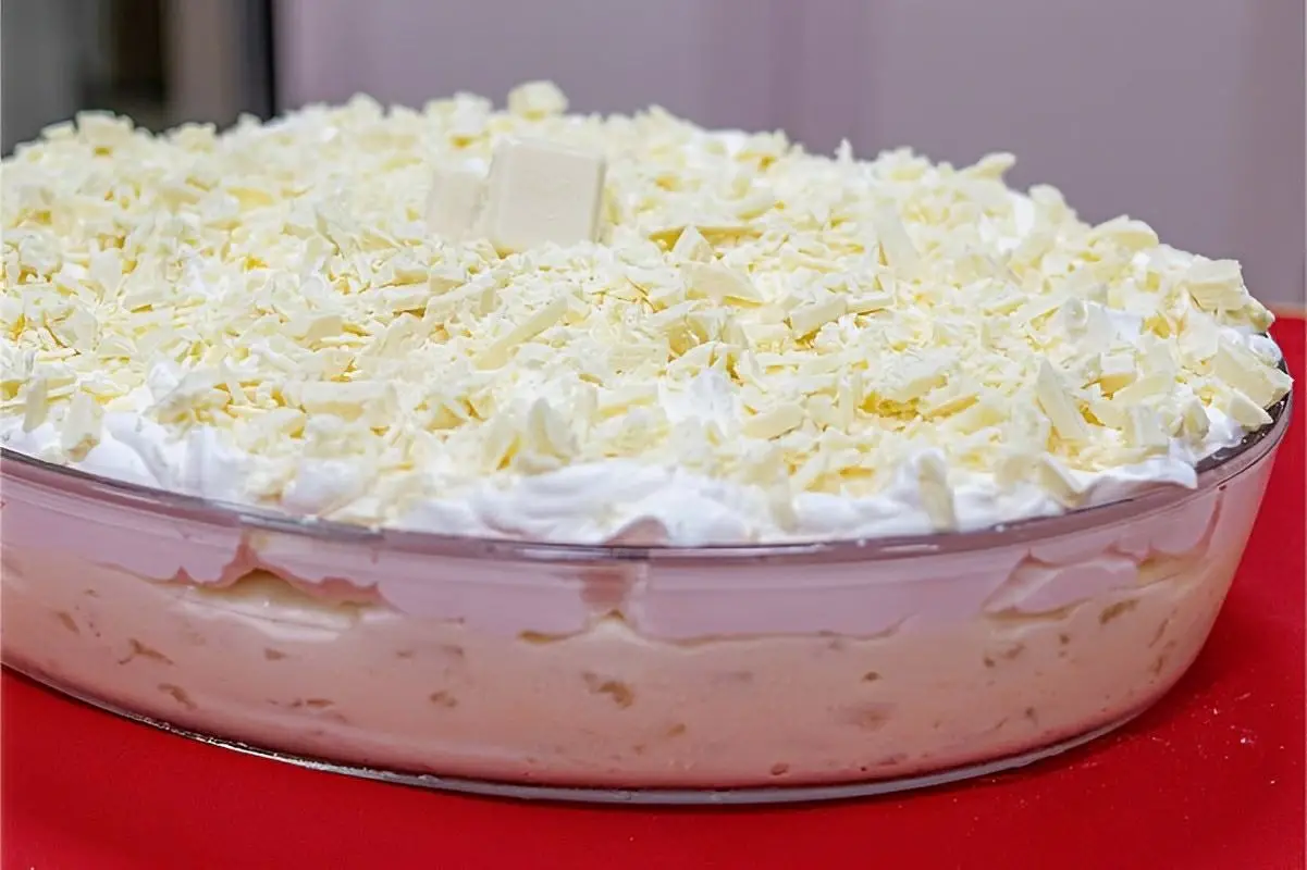 Sobremesa de abacaxi com chantilly