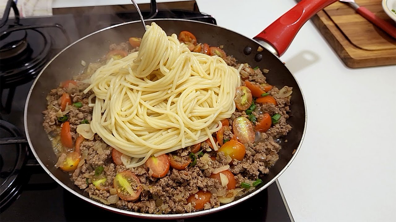 macarrão na manteiga com carne moída