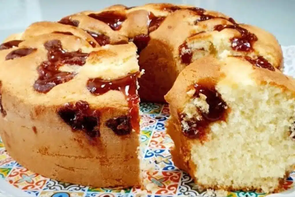 bolo de coco com goiabada