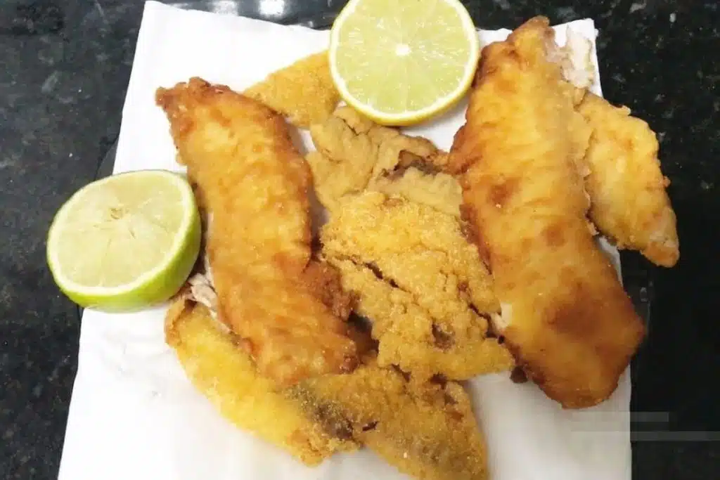 Peixe frito crocante