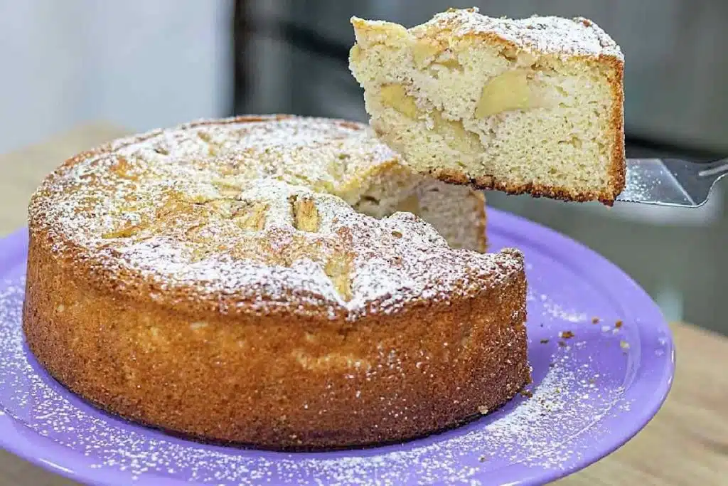 Bolo de iogurte com maçã