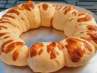 Ler matéria: Rosca de polvilho assada para você servir com um café quentinho hoje à tarde