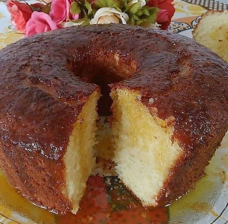 Bolo de laranja fofinho e douradinho